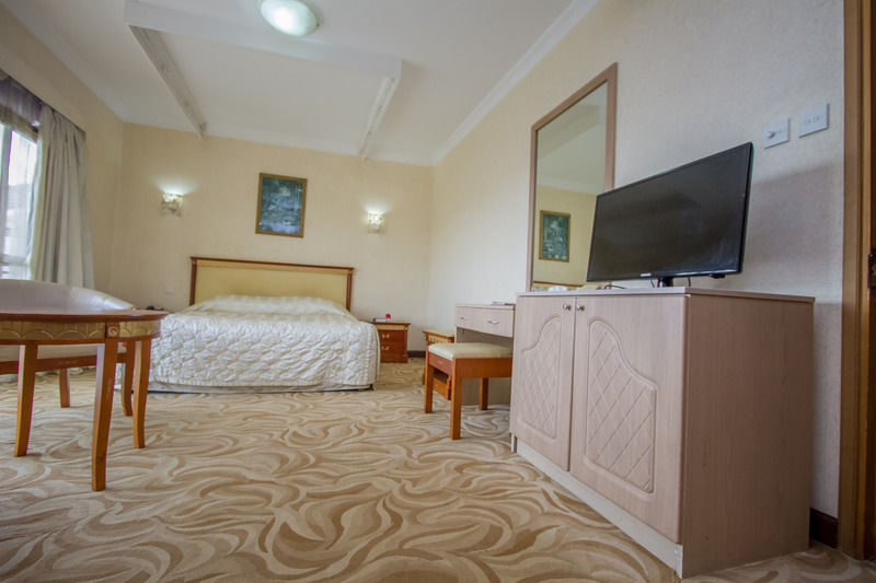 City Royal Resort Hotel Kyambogo  Екстериор снимка