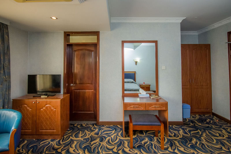 City Royal Resort Hotel Kyambogo  Екстериор снимка