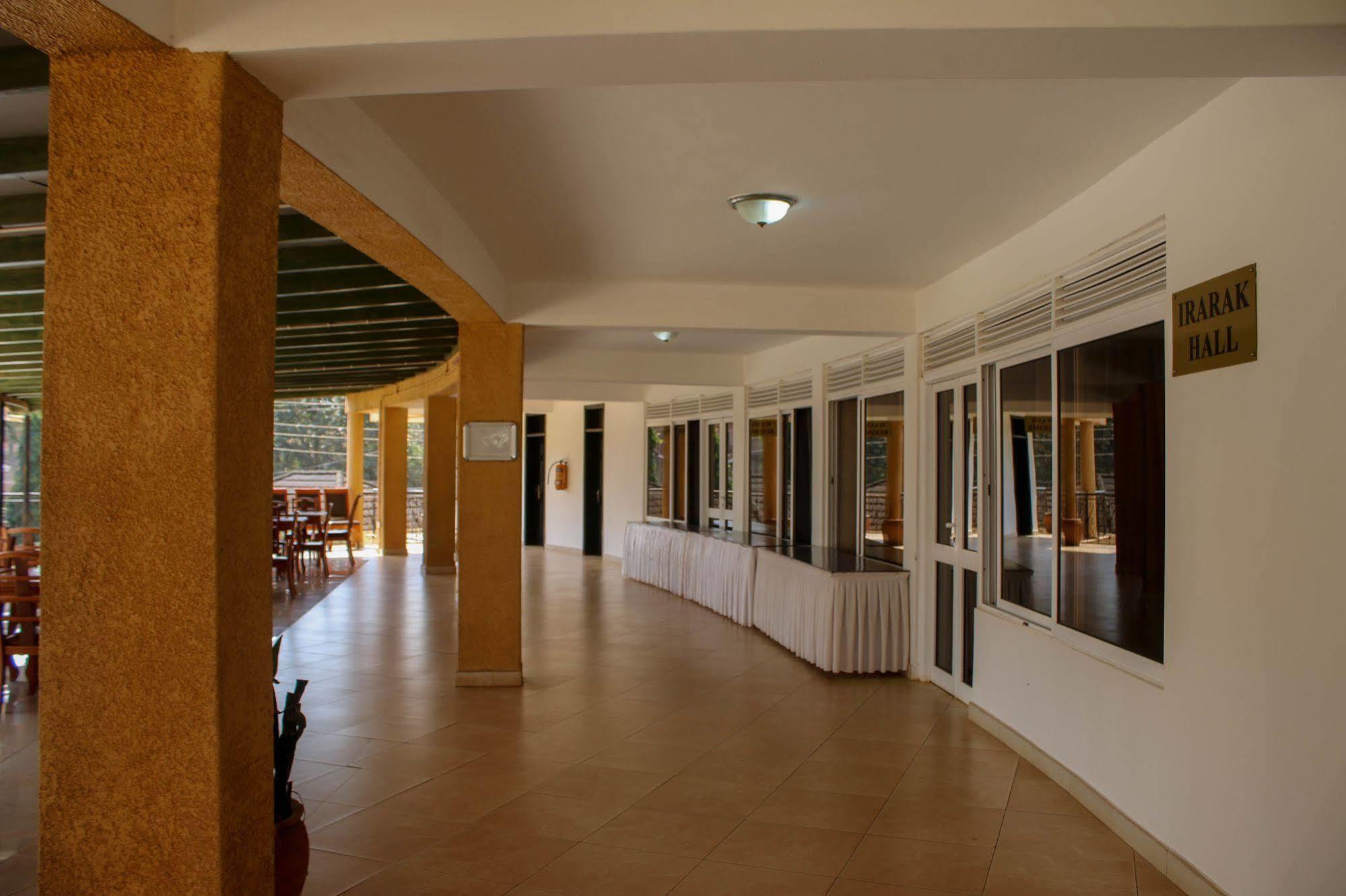 City Royal Resort Hotel Kyambogo  Екстериор снимка