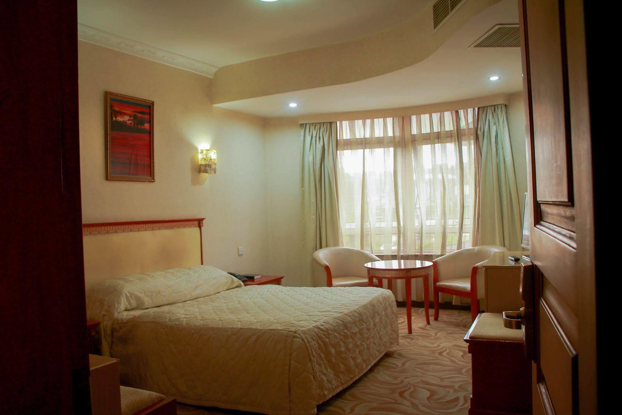 City Royal Resort Hotel Kyambogo  Екстериор снимка