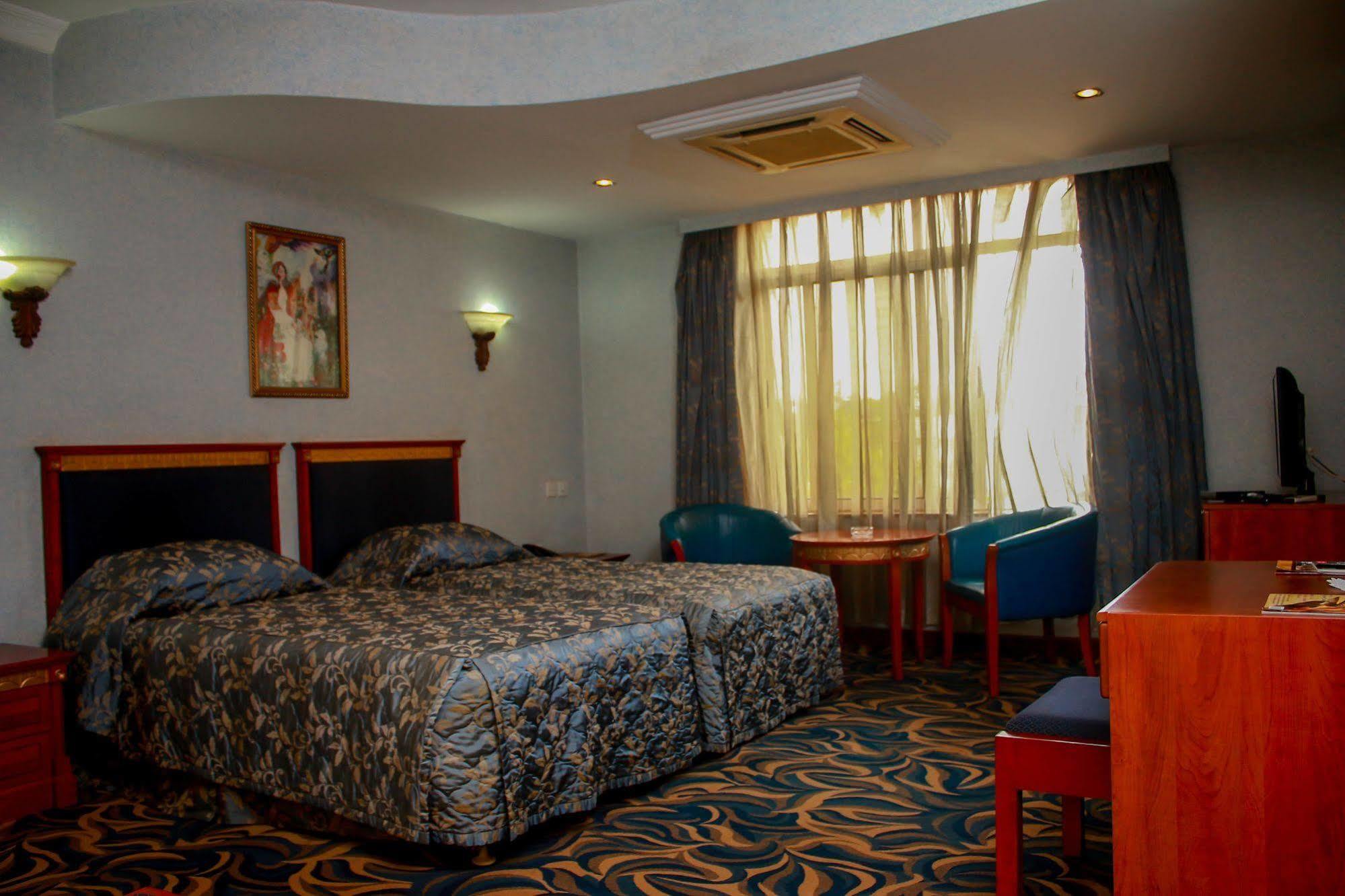 City Royal Resort Hotel Kyambogo  Екстериор снимка
