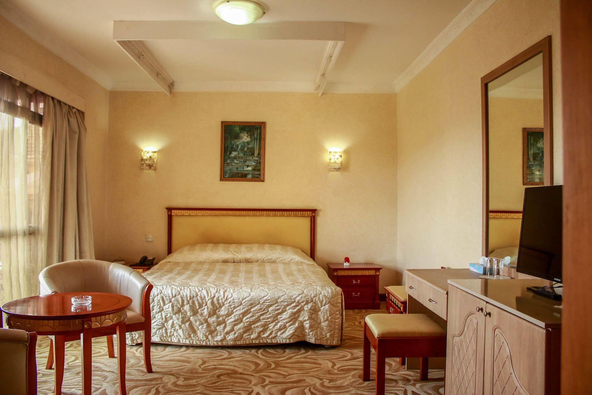 City Royal Resort Hotel Kyambogo  Екстериор снимка